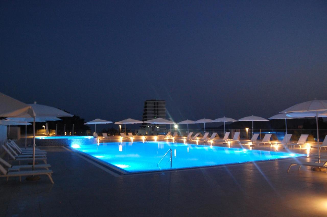 Status-M Apartments Bečići Luaran gambar